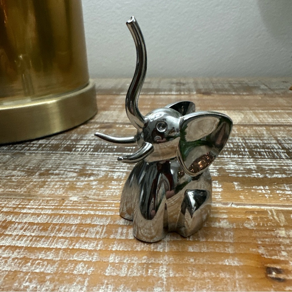 Umbra Zoola Elephant Ring Holder Shiny Metal Silver Felt Bottom H 3”